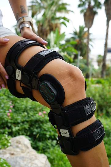 Metal Knee Brace for Ligament Tear Recovery