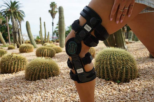 Metallic Knee Brace for Cartilage Damage Recovery